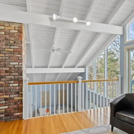 Stay On The Cape Vacation Rentals: Contemporary Saltbox In New Seabury